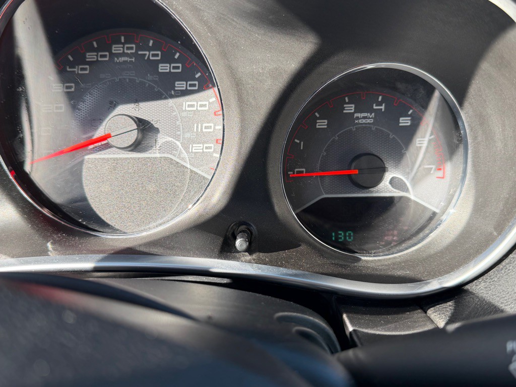 2011 Dodge Avenger Image 5