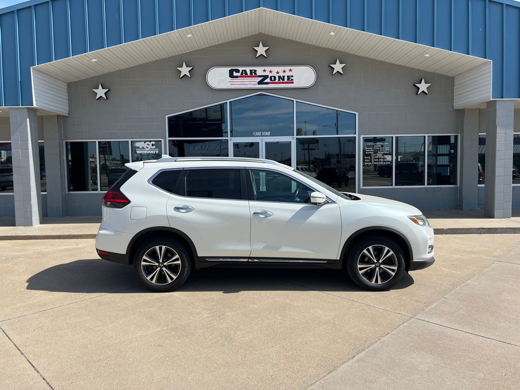 2017 Nissan Rogue Image 1