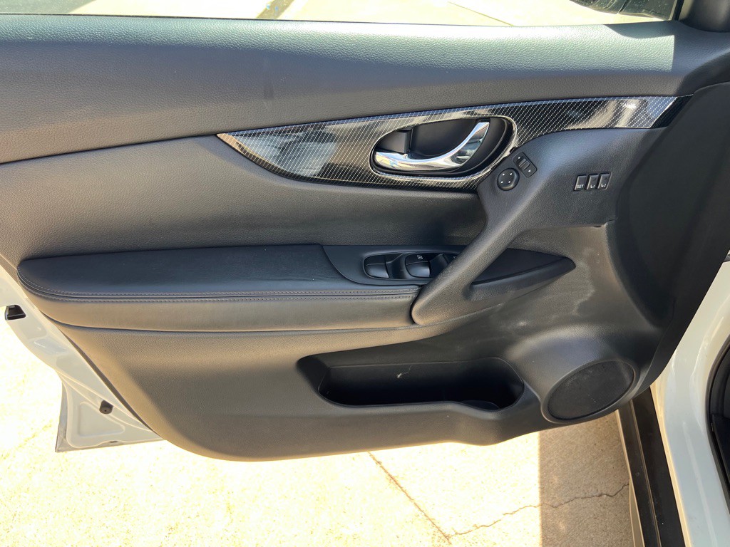 2017 Nissan Rogue Image 12