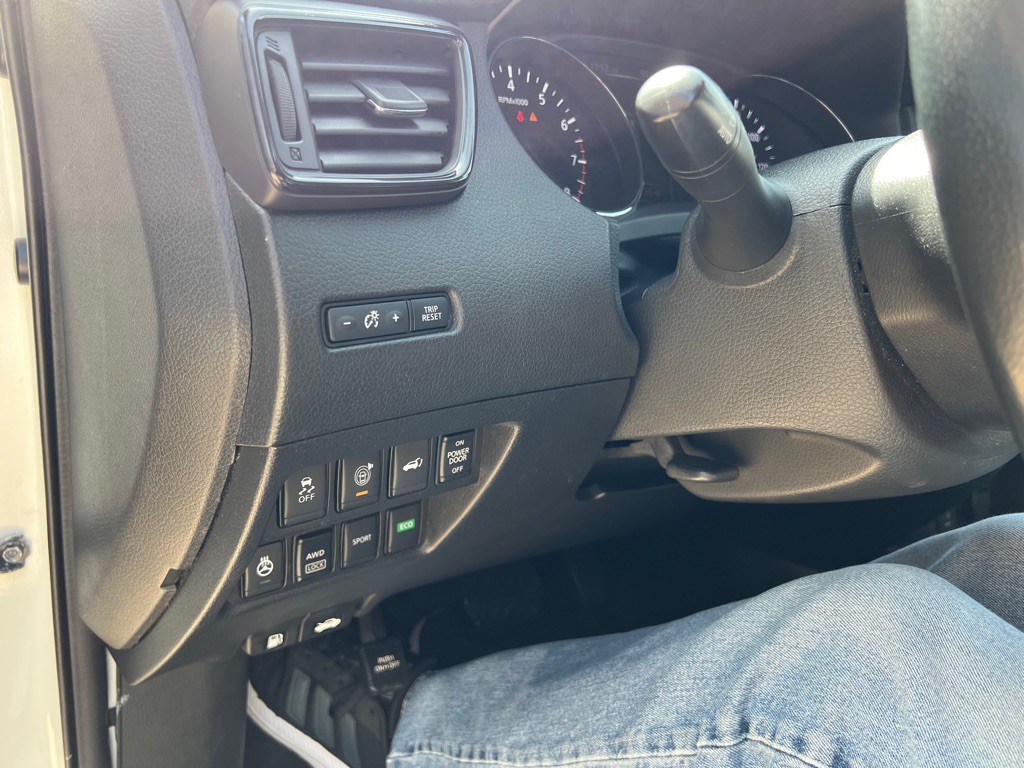 2017 Nissan Rogue Image 18