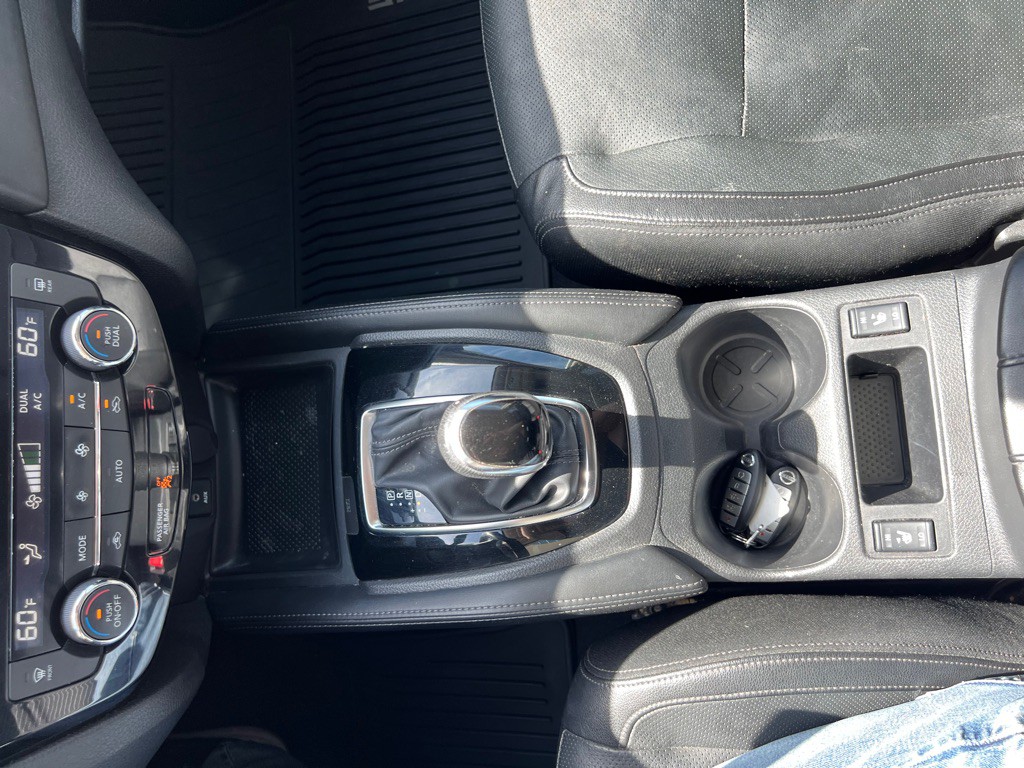 2017 Nissan Rogue Image 25