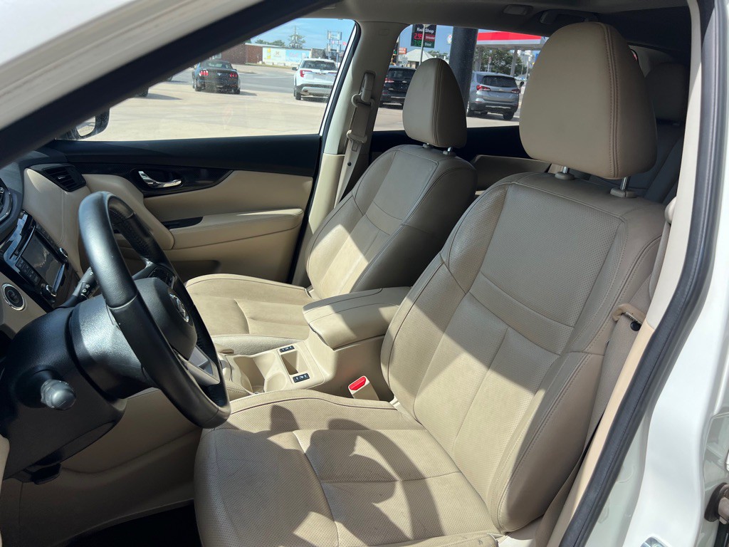 2017 Nissan Rogue Image 12