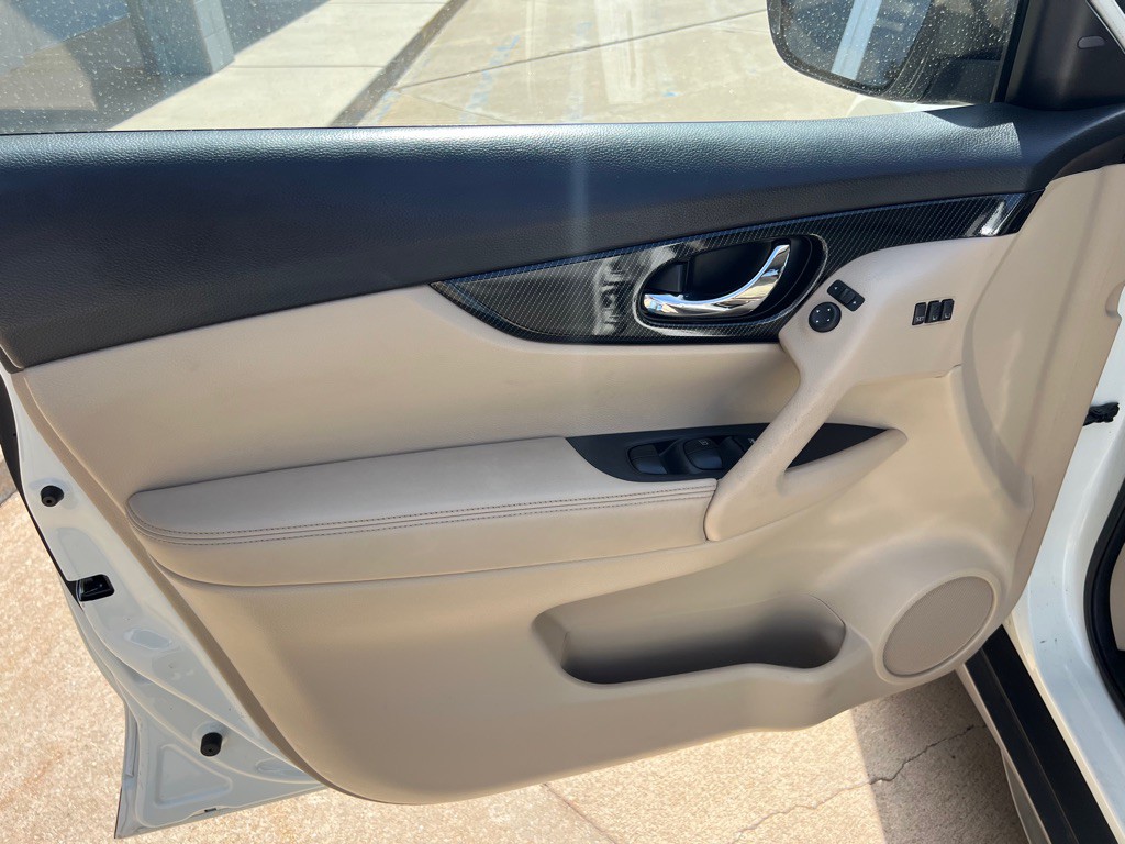 2017 Nissan Rogue Image 13
