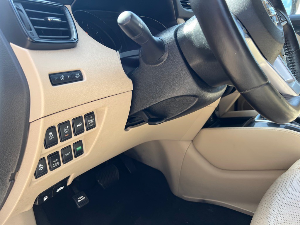 2017 Nissan Rogue Image 18