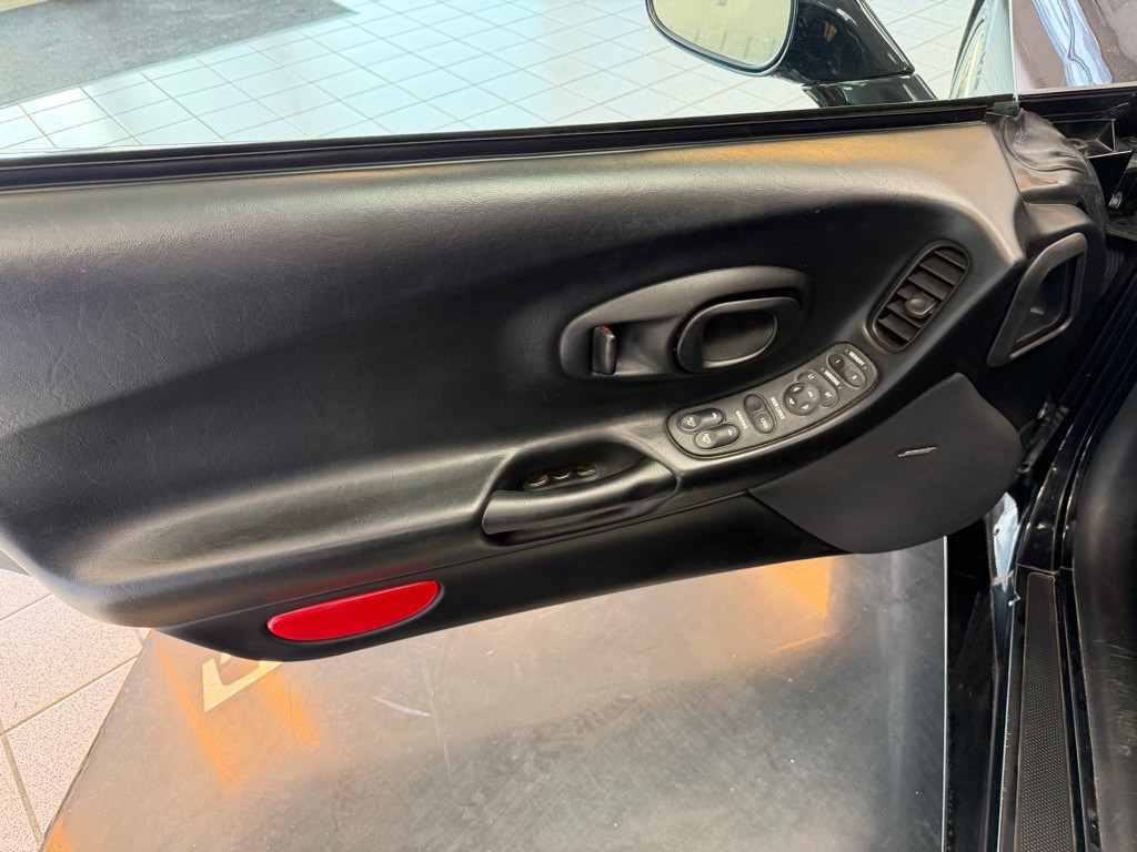 2003 Chevrolet Corvette Image 7