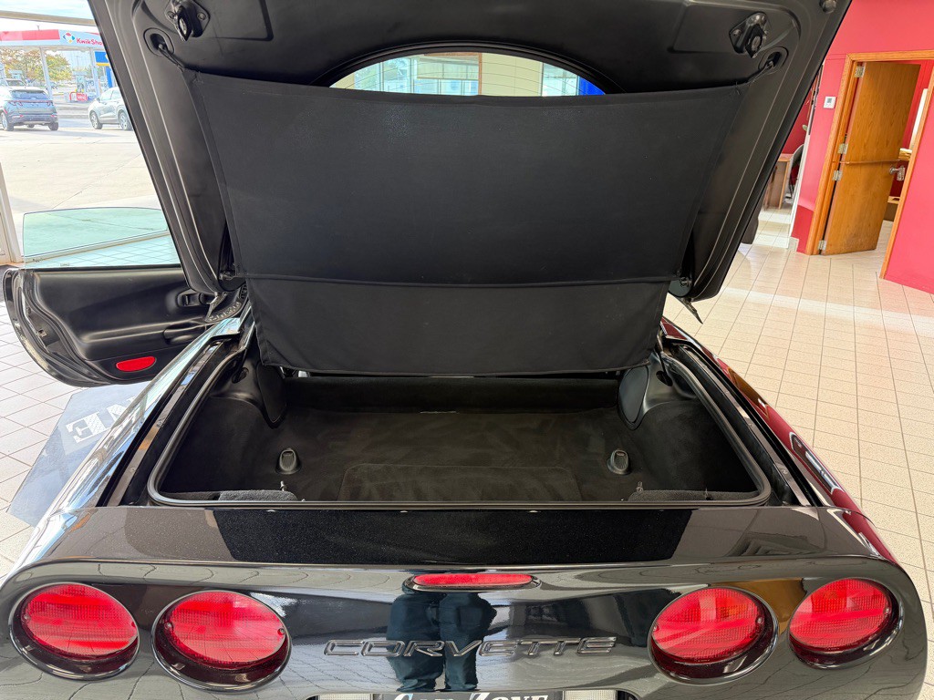 2003 Chevrolet Corvette Image 8