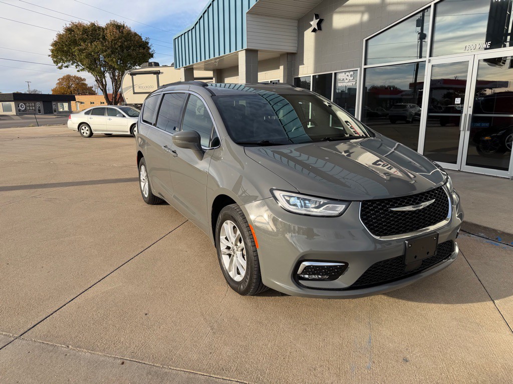 2022 Chrysler Pacifica Image 2