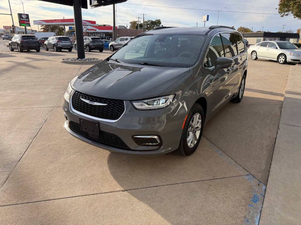 2022 Chrysler Pacifica Image 3