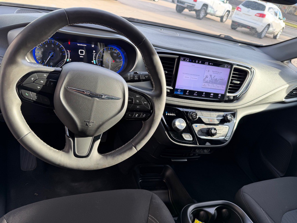 2022 Chrysler Pacifica Image 5