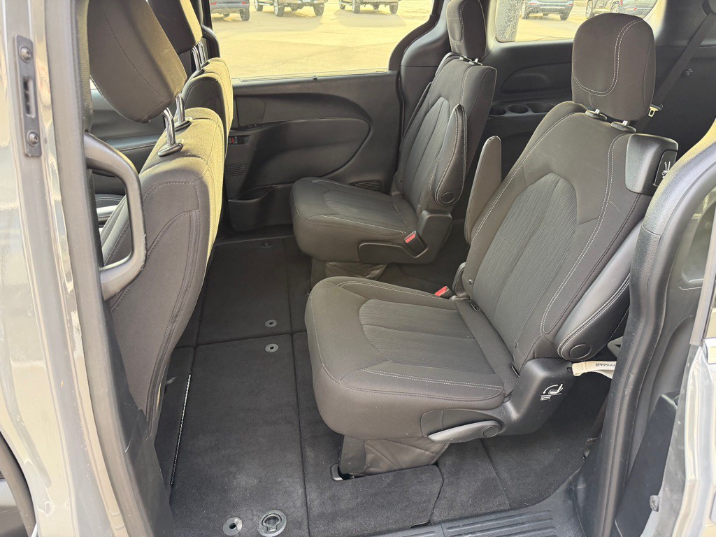 2022 Chrysler Pacifica Image 9
