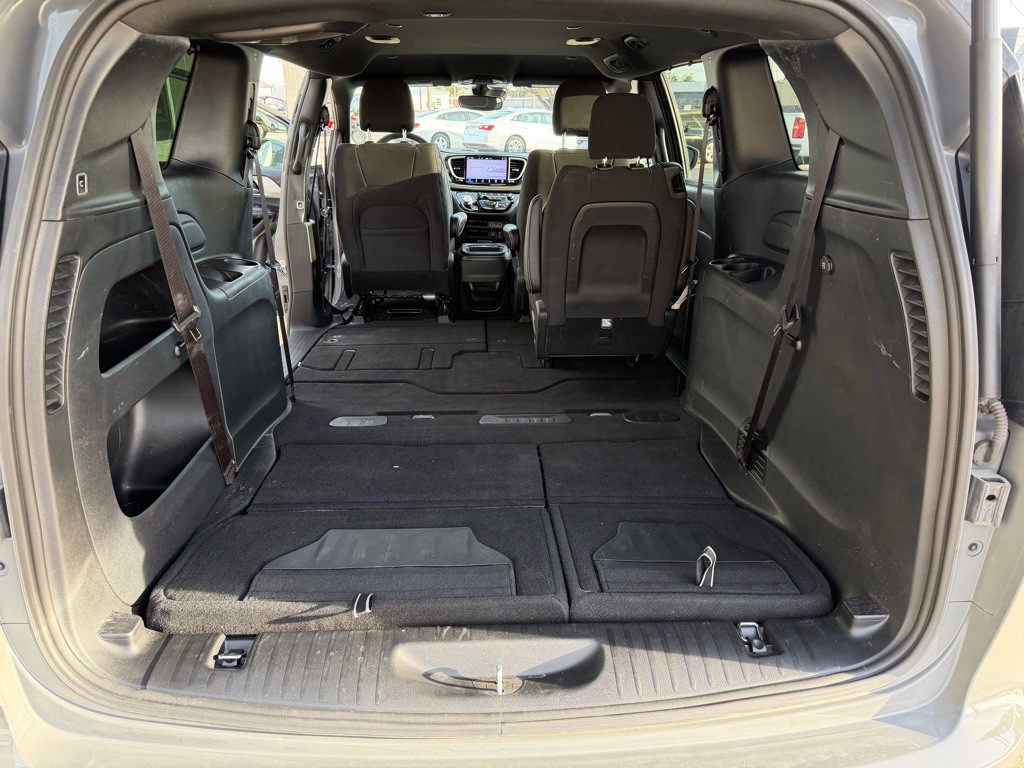 2022 Chrysler Pacifica Image 11