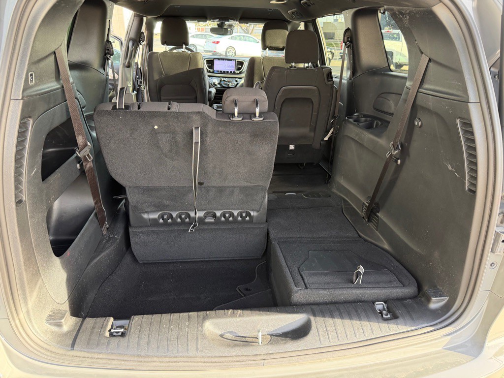 2022 Chrysler Pacifica Image 12