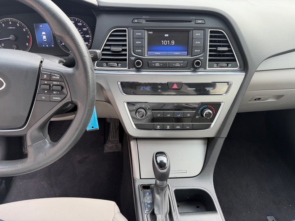 2015 Hyundai Sonata Image 9