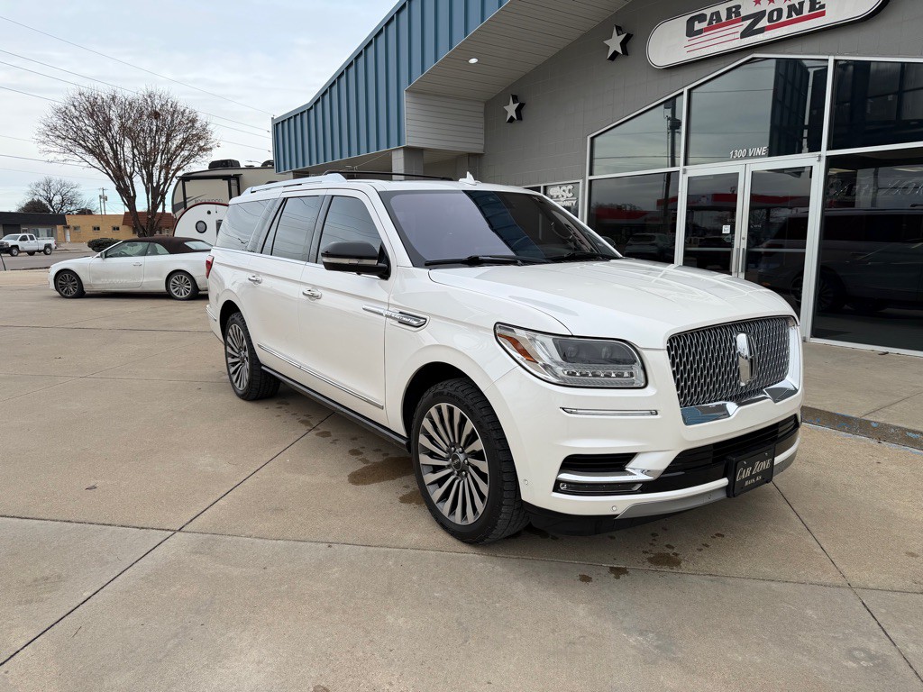2019 Lincoln Navigator Image 2