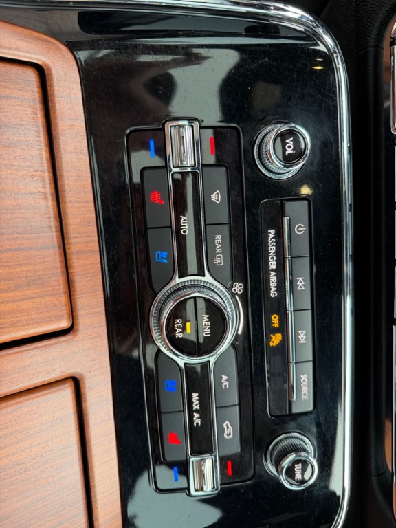 2019 Lincoln Navigator Image 12