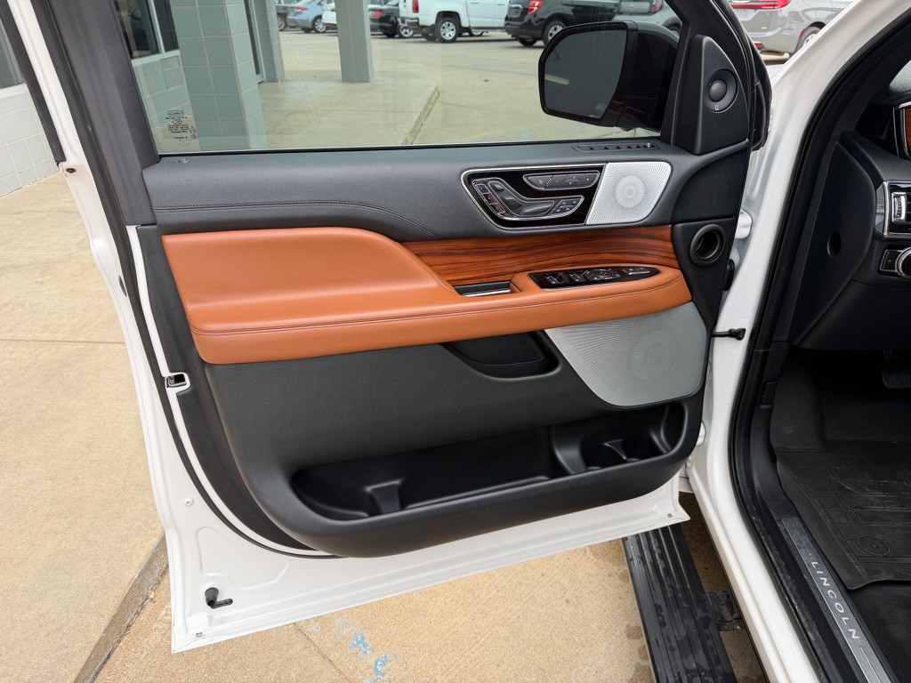 2019 Lincoln Navigator Image 16
