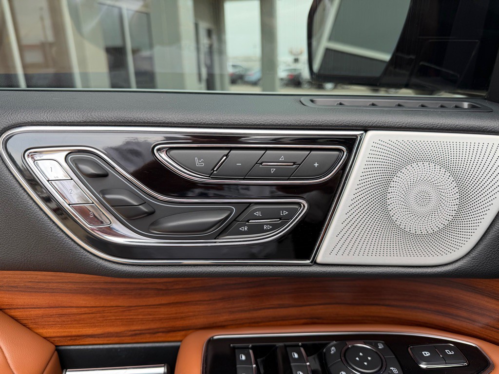 2019 Lincoln Navigator Image 17