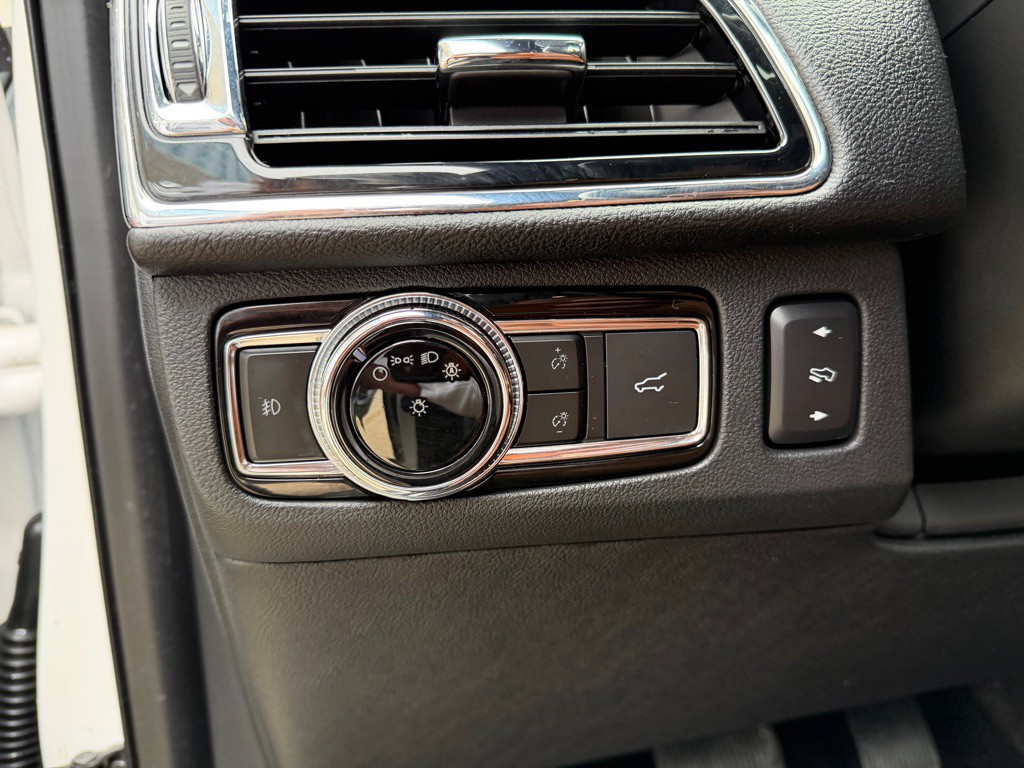 2019 Lincoln Navigator Image 19