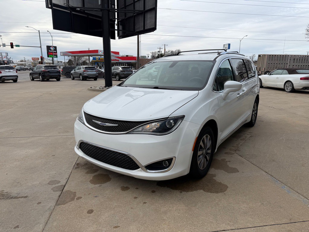 2020 Chrysler Pacifica Image 2