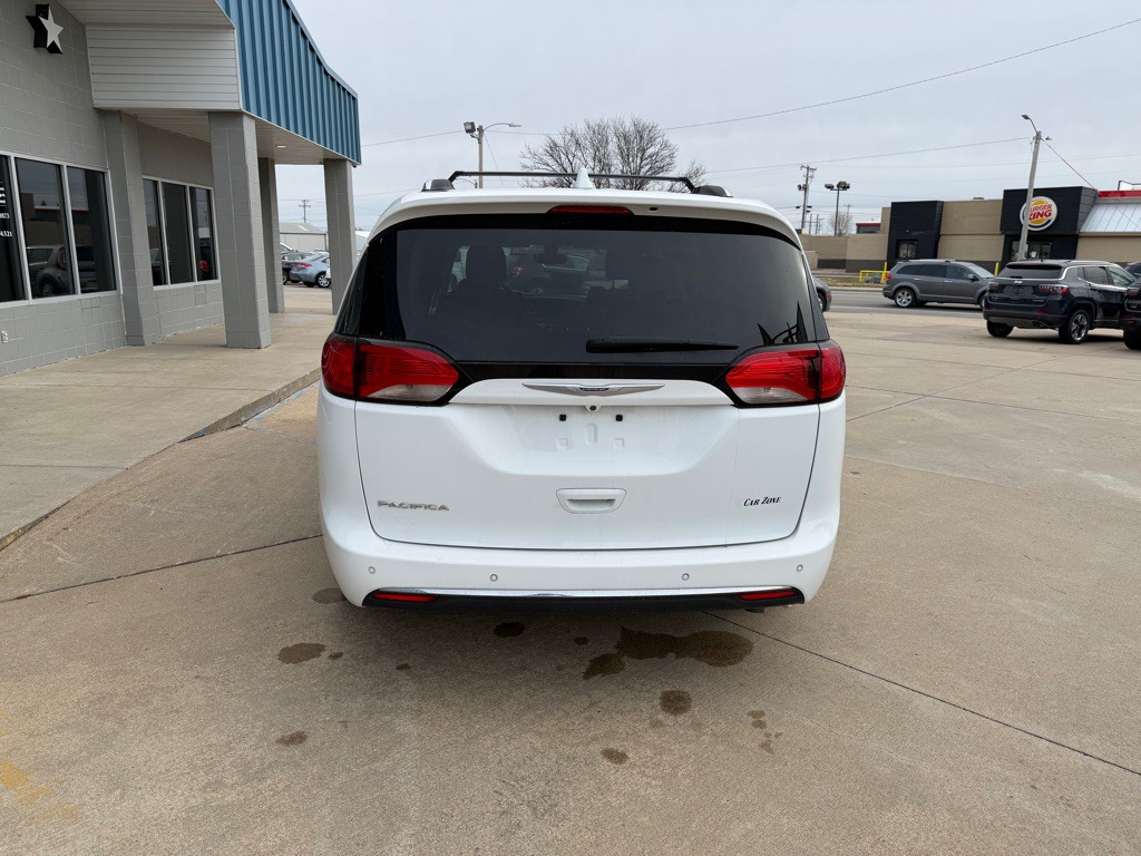 2020 Chrysler Pacifica Image 3