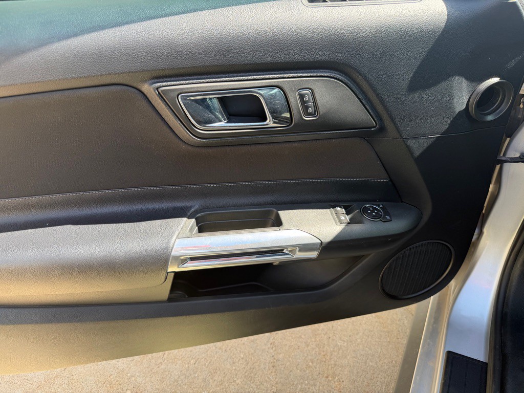 2016 Ford Mustang Image 19