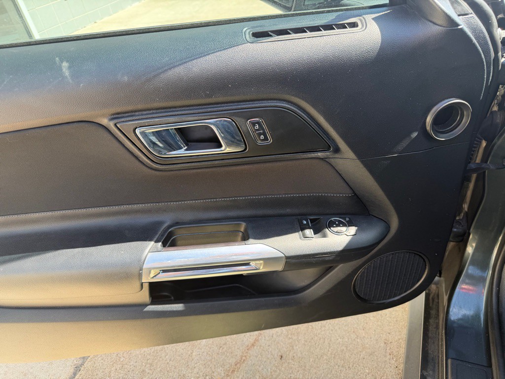 2015 Ford Mustang Image 19