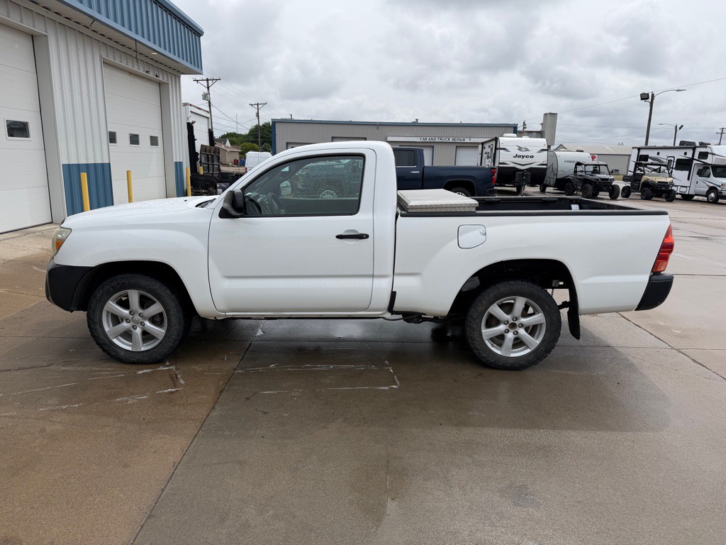 2013 Toyota Tacoma Image 2