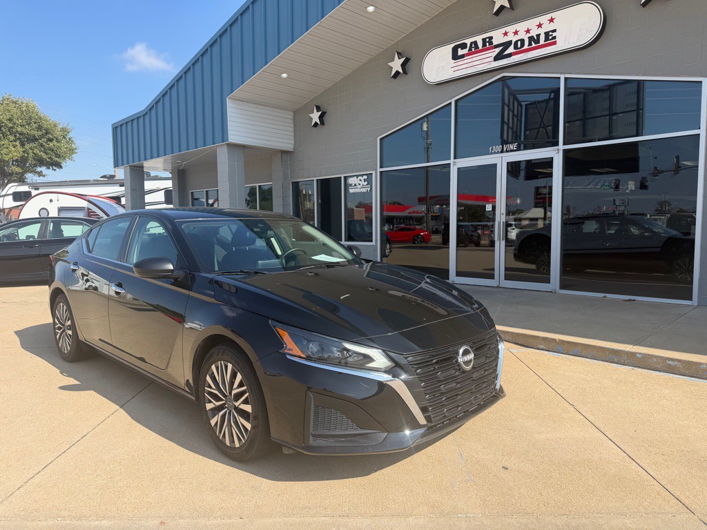 2025 Nissan Altima Image 2