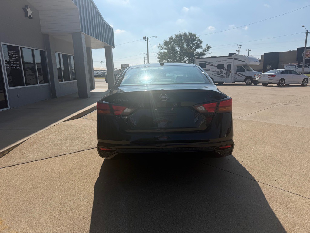 2025 Nissan Altima Image 3