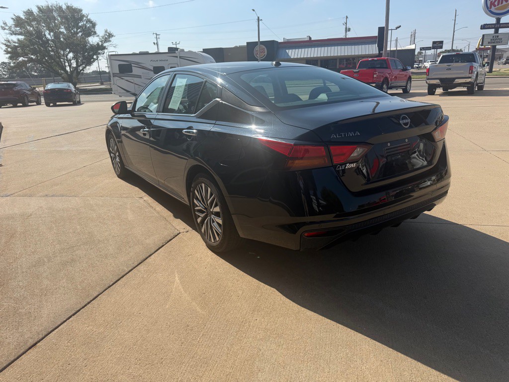 2025 Nissan Altima Image 4