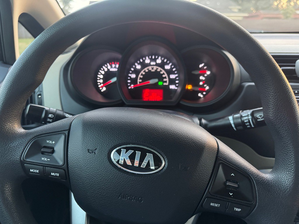 2015 Kia Rio Image 13