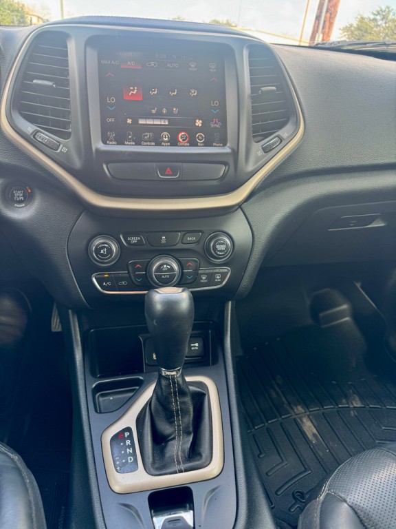 2015 Jeep Cherokee Image 14