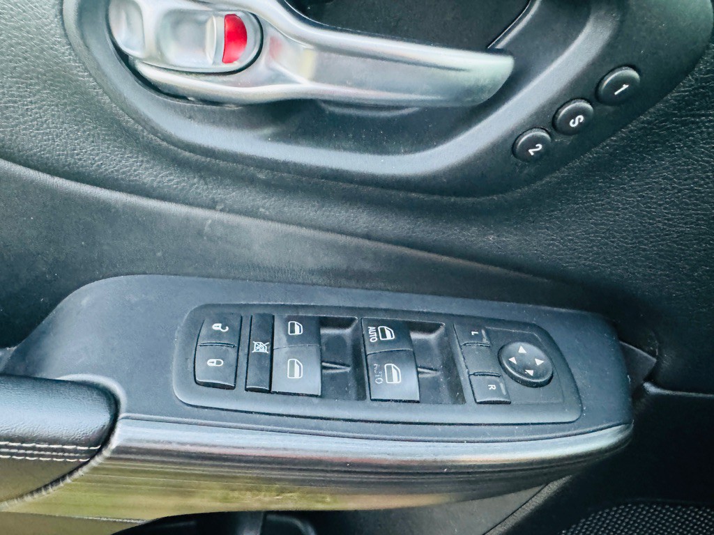 2015 Jeep Cherokee Image 17