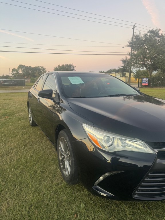 2017 Toyota Camry Image 2