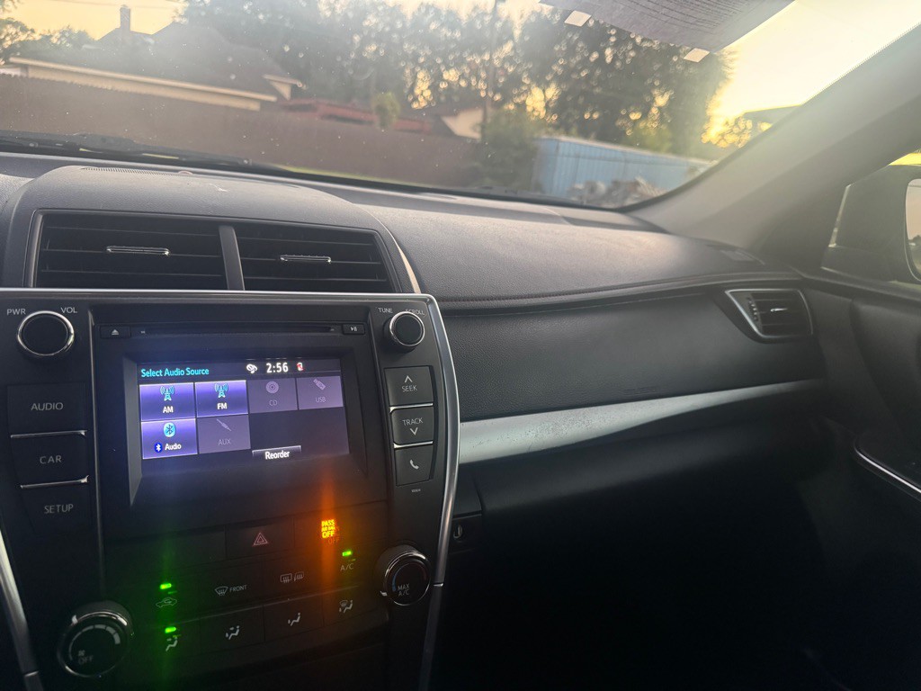 2017 Toyota Camry Image 11