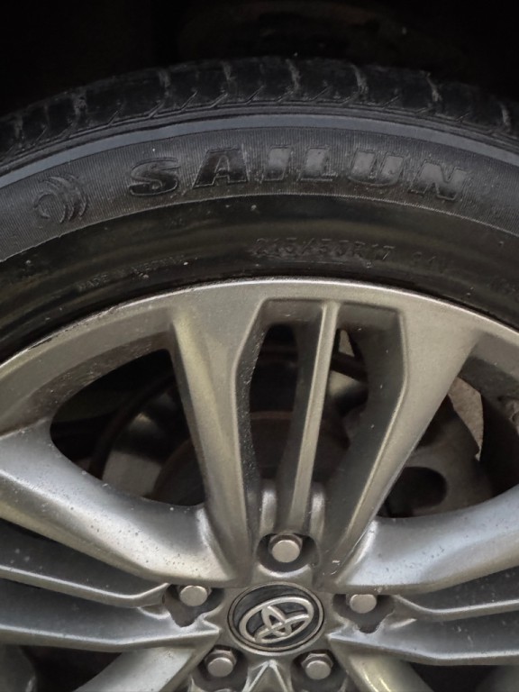 2017 Toyota Camry Image 14