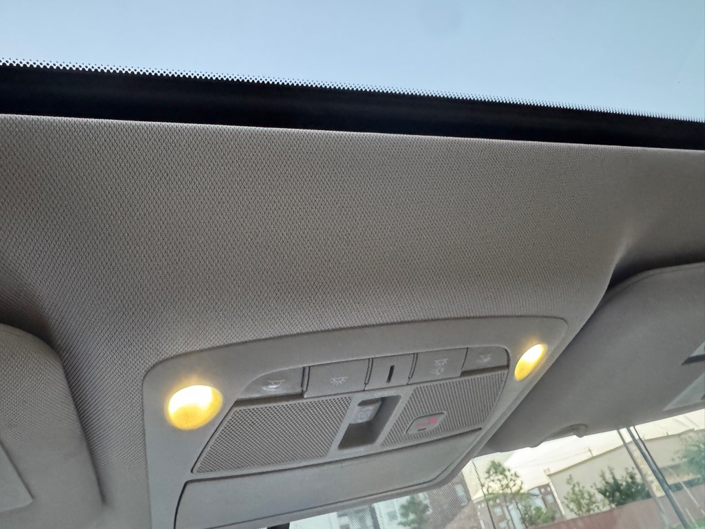 2016 Nissan Rogue Image 16