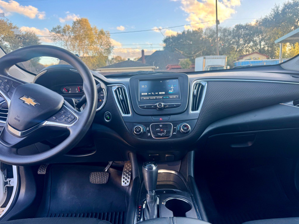 2017 Chevrolet Malibu Image 8