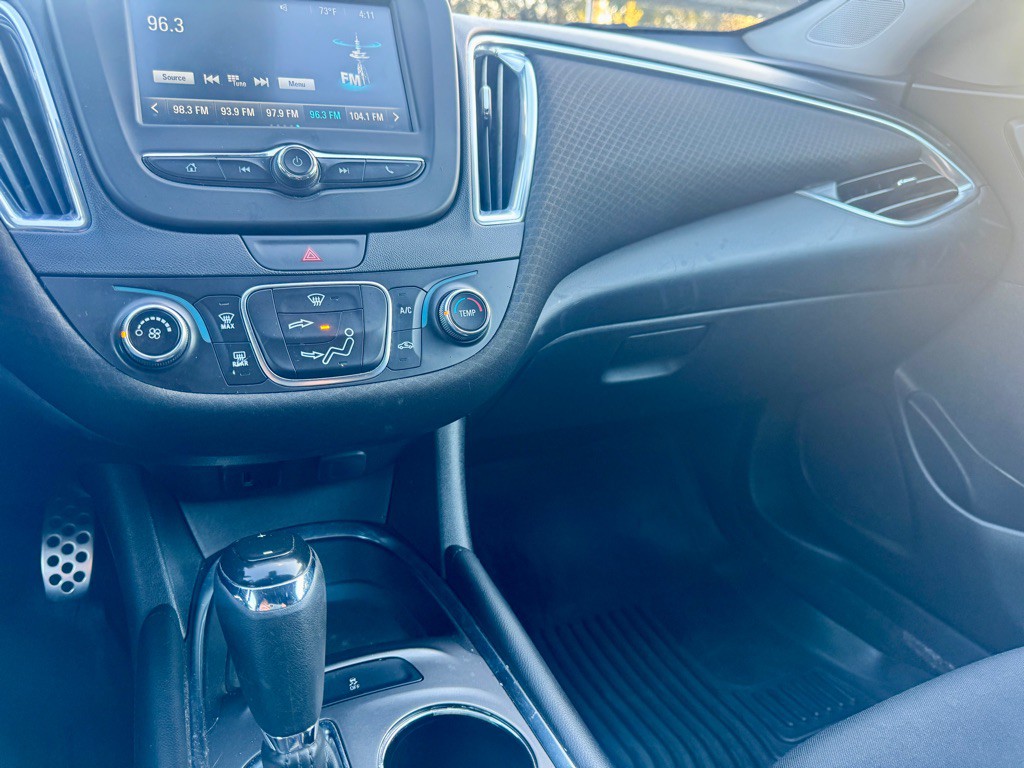 2017 Chevrolet Malibu Image 13