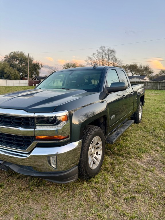 2017 Chevrolet Silverado 1500 Image 2