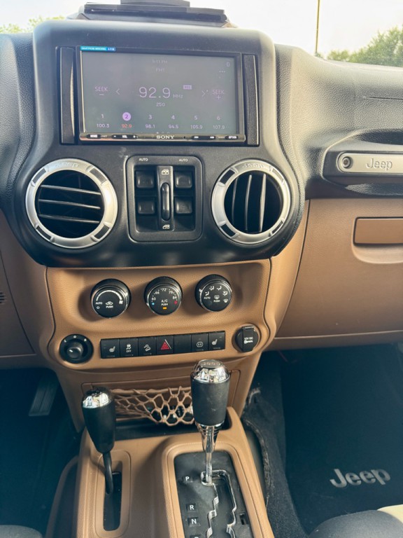 2012 Jeep Wrangler Unlimited Image 11