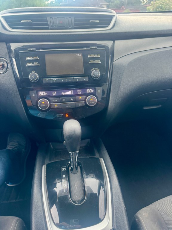 2016 Nissan Rogue Image 10