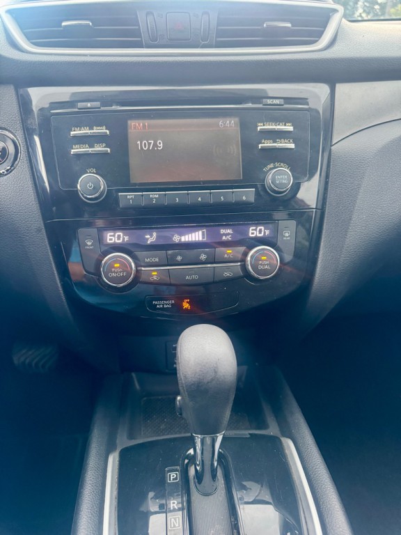 2016 Nissan Rogue Image 13