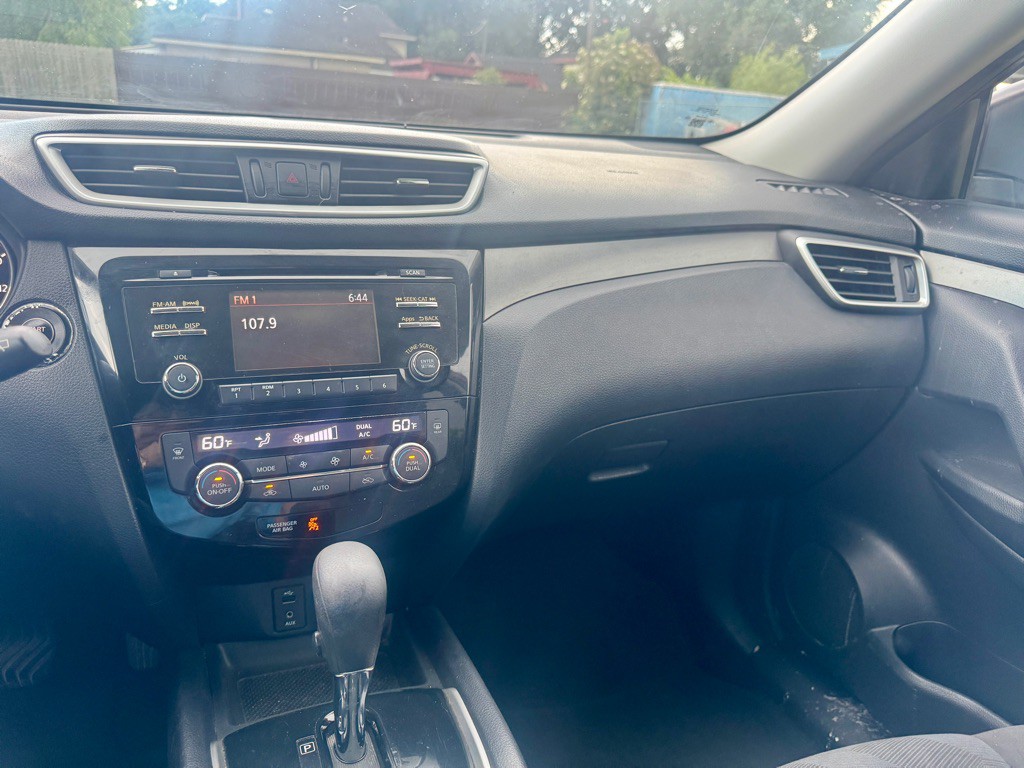 2016 Nissan Rogue Image 14