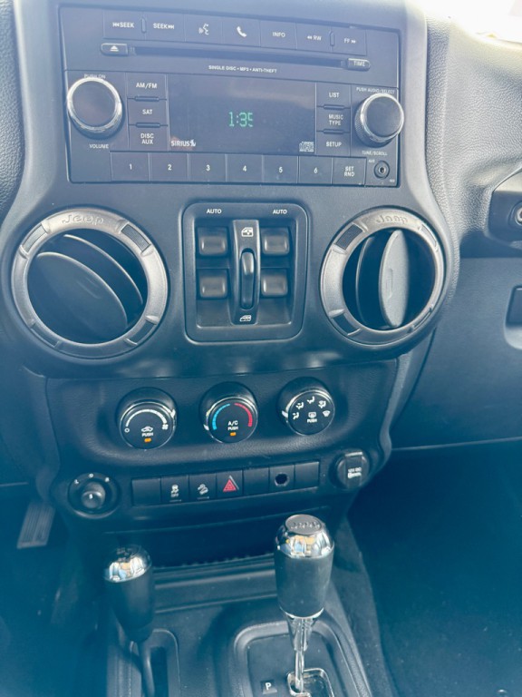 2012 Jeep Wrangler Unlimited Image 12