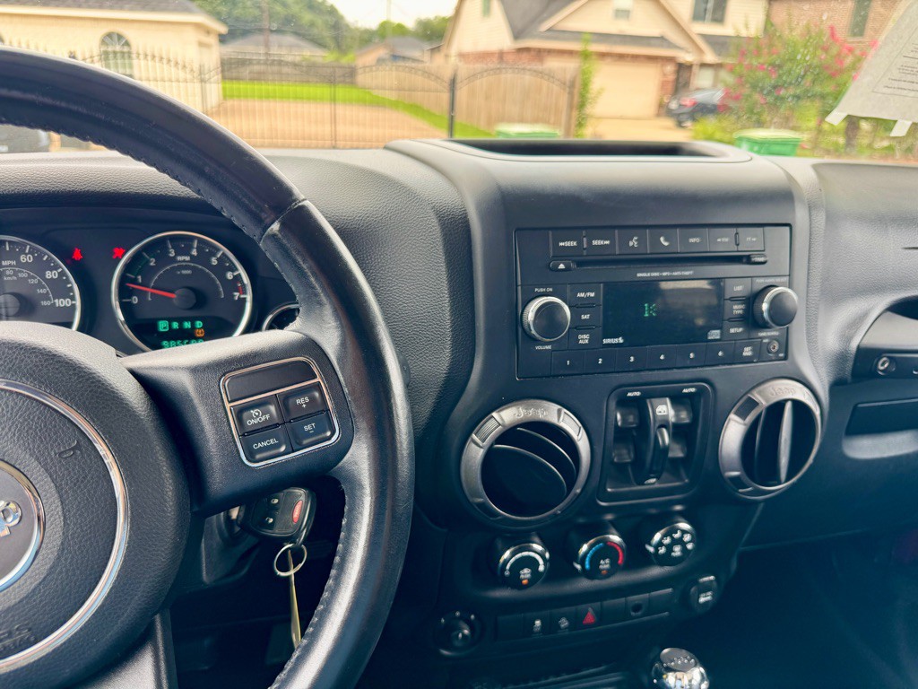 2012 Jeep Wrangler Unlimited Image 16