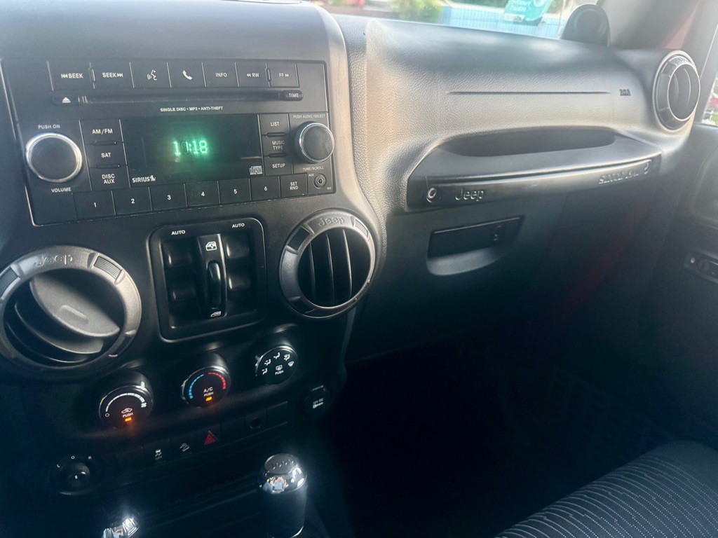 2012 Jeep Wrangler Unlimited Image 39