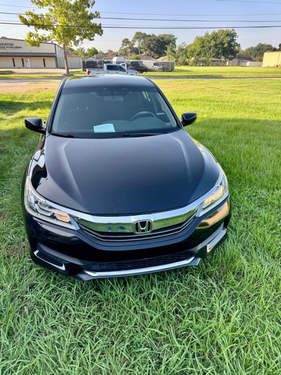 2017 Honda Accord Image 2