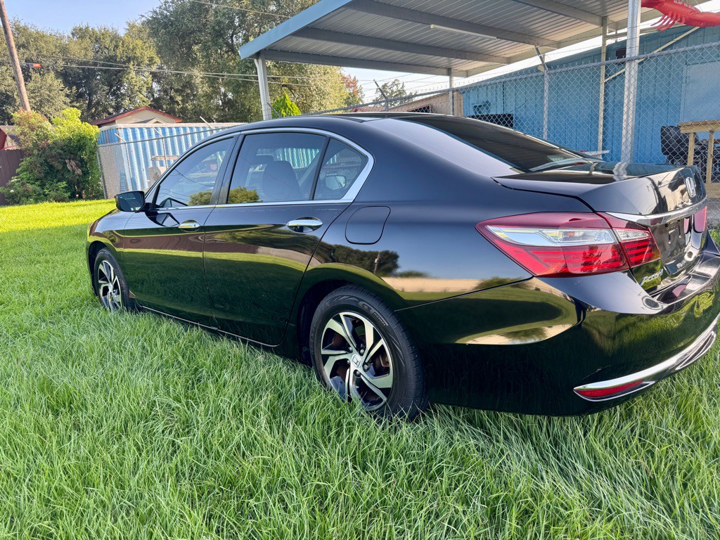 2017 Honda Accord Image 7
