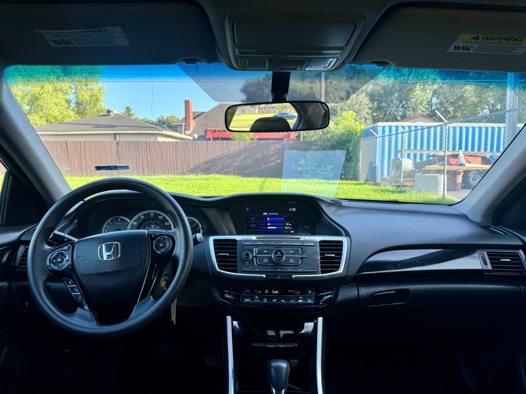 2017 Honda Accord Image 8